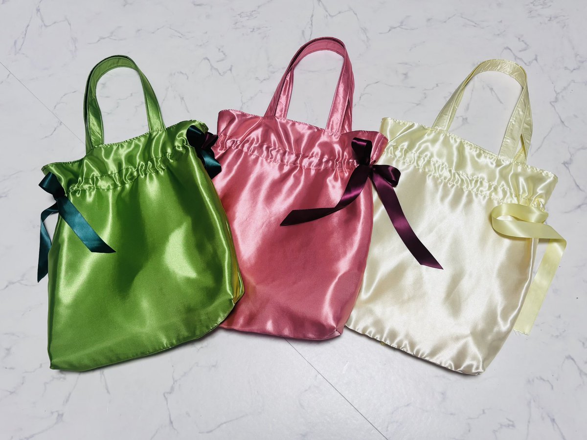 roro_ojamajo's tweet photo. Dハロ準備　その①

ガストンガールズ衣装💚❤️💛

トップスとスカートはSHEINで買って、エプロン、袖、リボンを作った〜🎀

余り布で持ち歩く用のバッグも作りました🫶

#ろろのものづくり https://t.co/0KYwPqHbTb