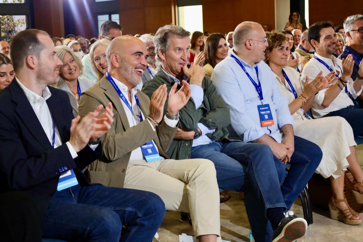 danielsirera's tweet photo. Hoy hemos reelegido a @alejandroTGN como presidente del @PPCatalunya con el objetivo de seguir creciendo para que @NunezFeijoo sea el próximo presidente del gobierno. 

Abrimos una nueva etapa de reencuentro, apertura, crecimiento y liderazgo.

#VolemMés https://t.co/LziACVFWd2