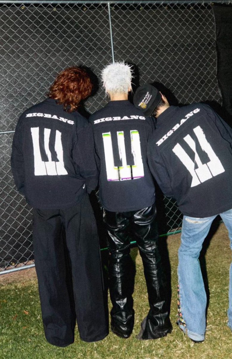 craycon88's tweet photo. やっぱり周年記念の待ちわびたLIVEだから…
心待ちにしてたVIPで迎えたいし
金やコネや運じゃなくてさ
神域に近いエリアで参戦するなら
心底ゾッコンな
選ばれし猛者であって欲しい！

VIPエリアは入場時に
｢イントロ3曲正解｣
｢ジャケ写でタイトル当て｣
とかのテストが必要じゃない？👑🥹 https://t.co/0Hw7dJFC5f
