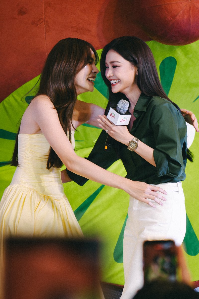 bluethunderq's tweet photo. ☺️☺️

CL WITH ZESPRI KIWI 
#ZespriTHXCharlotte
#อิงล็อต #Englot https://t.co/YUtuMRDi9E