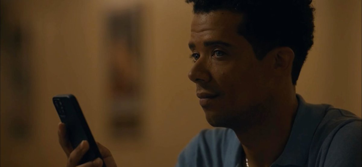 gfriendlou's tweet photo. #tvlspoilers louis serving face while being depressed as fuck and actively losing his mind https://t.co/4b2FfbdHjJ