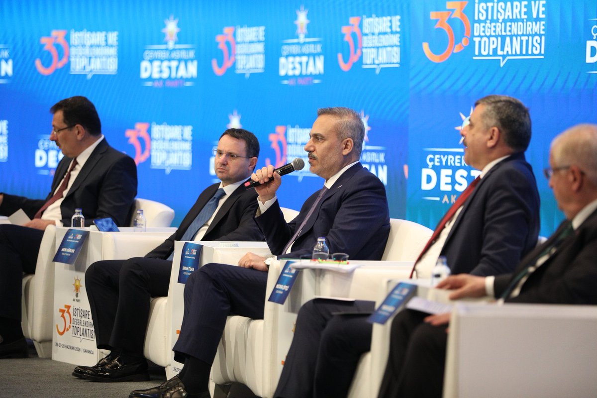kemalcelik007's tweet photo. 📍Sapanca | AK Parti 33. İstişare ve Değerlendirme Toplantısı

İstişare ve Değerlendirme Toplantımız kapsamında düzenlenen Kabine Üyeleri ile ‘Güvenlik” başlıklı Ortak Akıl Oturumu’na katıldık. https://t.co/87wTS3uiFC
