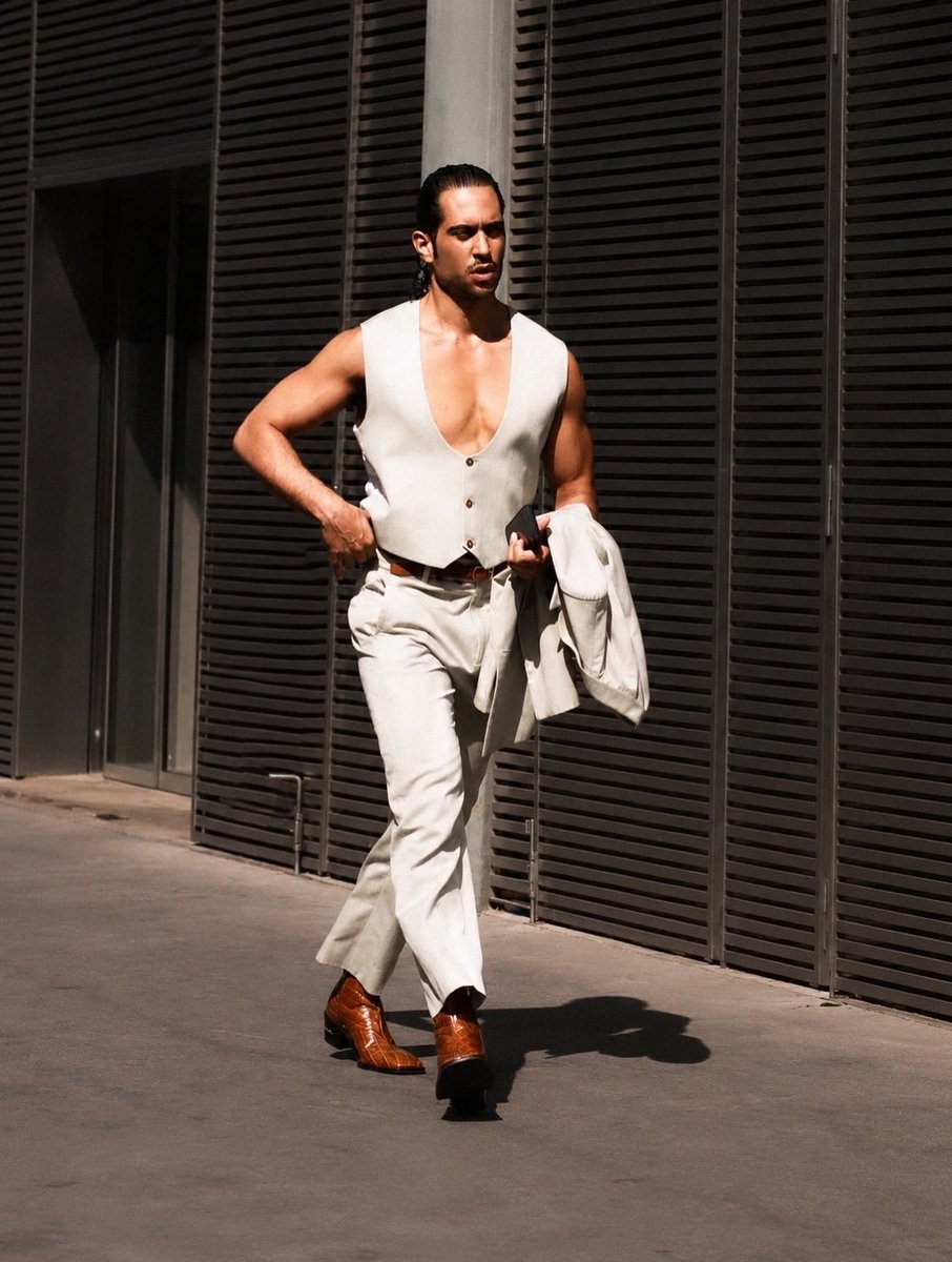 MariaclaraPra1's tweet photo. Fashionista preferito ✨️
#mahmood #parigi #pfw https://t.co/OzOlW0YyGT