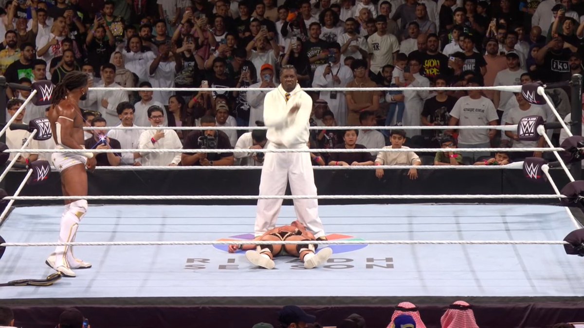 EliteClubS0B's tweet photo. LIL YACHTY HITS RICKY SAINTS WITH THE PEOPLE'S ELBOW AFTER THE MATCH.

THIS WAS GREAT 😂🔥

#WWENOC https://t.co/v9wONrYJO5