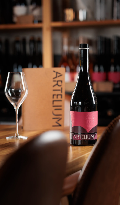 VineyardMagGB's tweet photo. Making an artistic impression
With new plantings, a new winery, award-winning wines &amp; a growing commitment to PIWI varieties, discover how Artelium is continuing to push boundaries &amp; shape the future of sustainable UK wine production.
#VineyardMagazine #WineGB @ArteliumWine https://t.co/zpx9XQGCKn