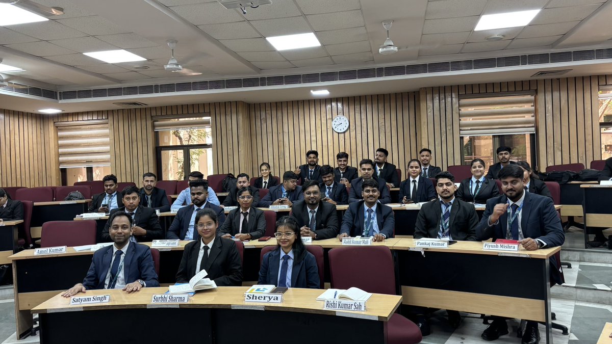 sah_echo's tweet photo. Today’s first session of the Management Development Programme at IIM Lucknow with Prof. Neerja Pandey changed my perspective on communication.

The biggest takeaway:
“English is a language, not a measure of intelligence.” https://t.co/RISeVJzYgT