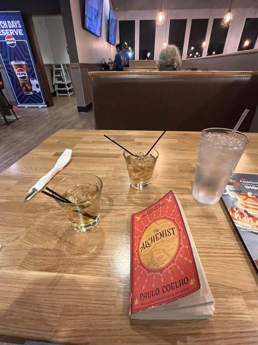 averageforest's tweet photo. In n out and Applebees whiskey, a 1-2 punch only comparable to prime Kobe and shaq https://t.co/uVmb1rKoW0