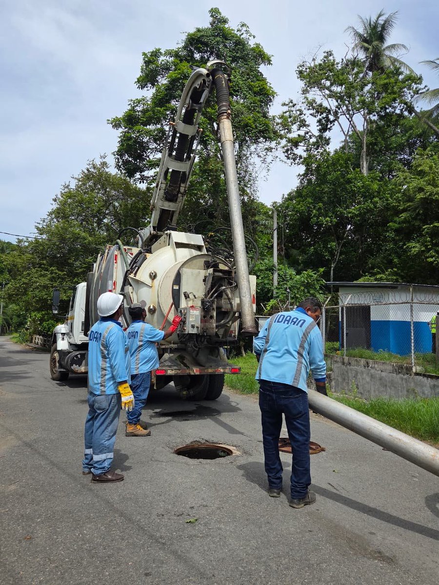 IDAANinforma's tweet photo. 👷🏻🛠️ Estamos trabajando en la estación de bombeo de aguas residuales de El Porvenir en Puerto Armuelles, Barú. 

Los trabajos consisten en extraer todos los residuos de la cámara de inspección, limpieza del área donde se encuentra la bomba de succión sumergible, manteniendo el sistema en óptimas condiciones, brindando un mejor servicio para nuestros clientes.
