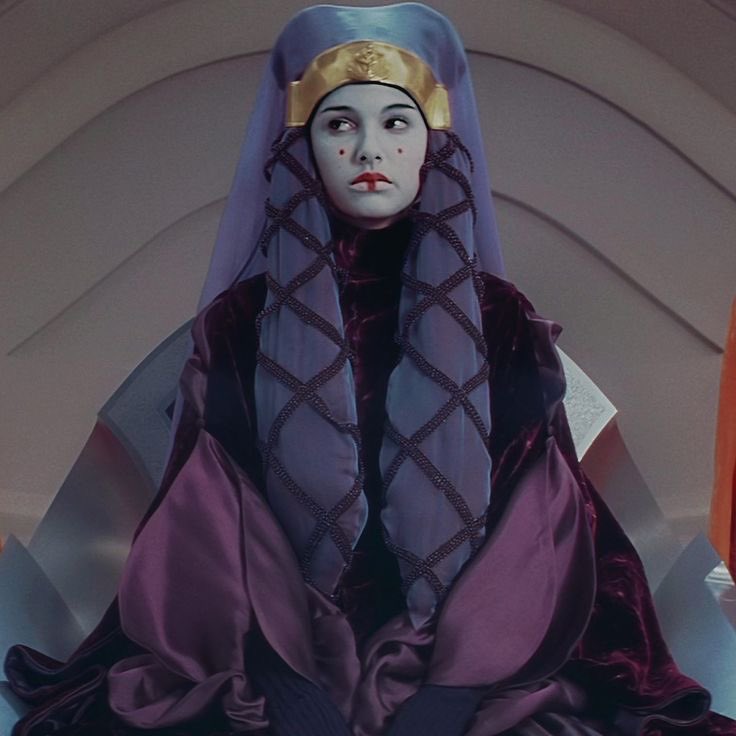 lukeinthsky's tweet photo. her looks would be so good to recreate for hijabi cosplayers https://t.co/skeK1pnCu9