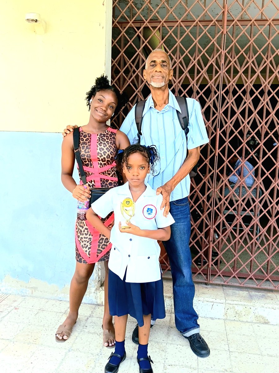 DennistonDK's tweet photo. Congratulations to my youngest veteran for receiving a Principal's Award yesterday. Shout out to the entire St. Aloysius Primary School body, parents &amp; community. It takes the village to raise a child! #EducationMatters #balancinghealthiertogether #onelove 🙏🏾📚👨🏾‍🎓💜🇯🇲 https://t.co/AKB7dg14pp