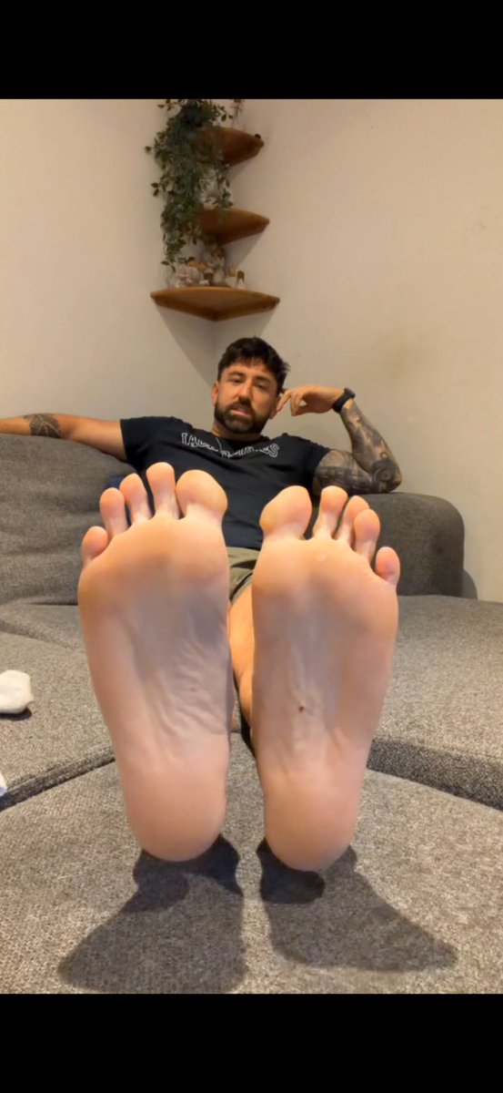 TripodTradie's tweet photo. Tempted to do an X space tonight on cam where my foot boys get to just stare at my feet 🤔. 
If I’m impressed via throne or rev sends in the next hour I will 😘 
Who wants my sweaty feet in their face?! 

Show me…

https://t.co/ANthSDuybV 

https://t.co/lWPpuQODPD https://t.co/1p0BxwARes