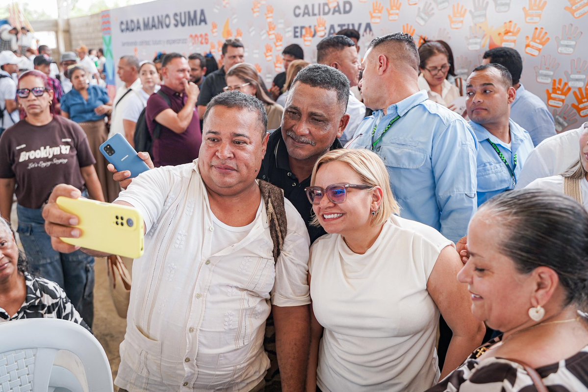 MagdalenaGober's tweet photo. Gobernadora Margarita Guerra le cumple a docentes del Magdalena con el pago de salarios y primas por más de $40.312 millones.

La gobernadora, Margarita Guerra, ratificó una vez más su compromiso con el bienestar y las garantías laborales del magisterio del Magdalena al cumplir https://t.co/O6YYl24lHl