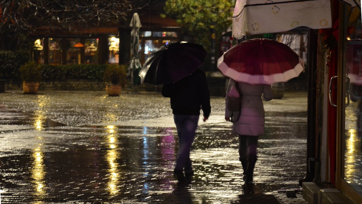 ktai_s's tweet photo. Sat on the ground fumbling with a broken umbrella in the rain, a stranger knelt, handed me their extra rain sleeve, and said “We all just need a little help sometimes.” Made my whole week. https://t.co/CKEXQCaunk