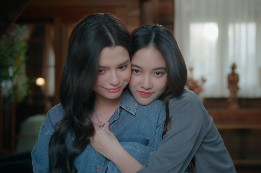 _puroarte's tweet photo. mis chicas🤍🥹

THE AIR BLEEDING LOVE
#เสน่หาวาโยตอนที่7
#ฟรีนเบค #FreenBecky 
#srchafreen #beckysangels https://t.co/vUJsF27wRP