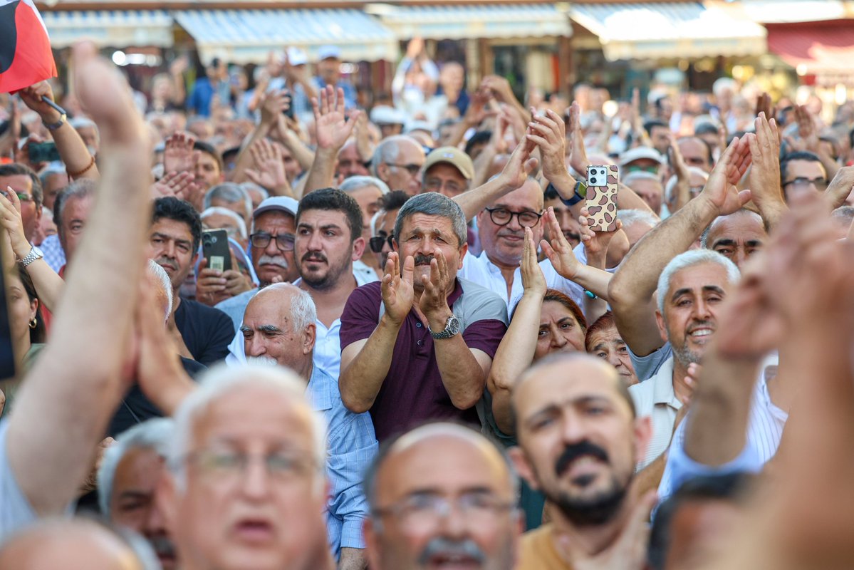 umitnasuh's tweet photo. Bir şeyler oluyor memlekette...
Umut büyüyor... 
7'den 70'e Halk lideriyle birlikte yürüyor.

@eczozgurozel https://t.co/IkqIq2c0Rt