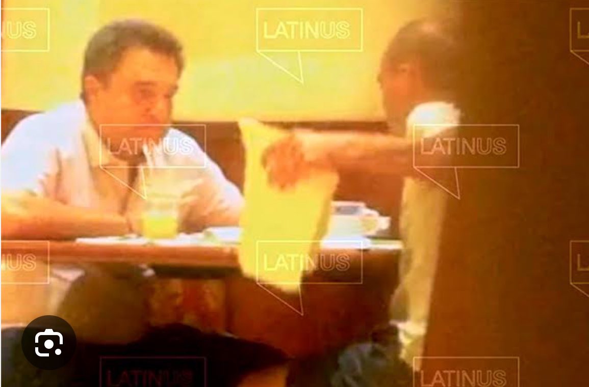 matosadrian's tweet photo. @jorgegogdl Seguramente es un maletín lleno de cash…

Los morenarcos acostumbran a guardar el dinero sucio que reciben producto de moches y transas. 👇

El desgraciado de Víctor Padilla se enriqueció ilícitamente en su paso por @Pemex https://t.co/dUxeaNZPrW