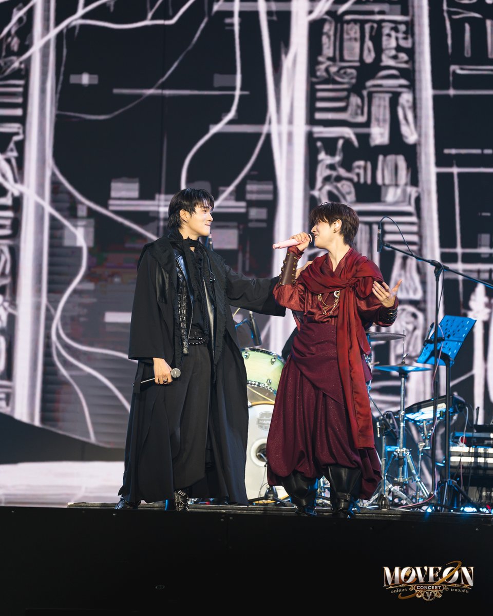 Moveonconcert's tweet photo. ทุกเสียงเชียร์ของทุกคน 🎤💡
คืออีกหนึ่งความเชื่อที่ส่งพลังไปถึงบนเวที

#TLEFIRSTONE
#KrittinPERSES
#MOVEONCONCERT
#MuzikMove #OKD #MondayOnDecember https://t.co/PN5jq5h27V