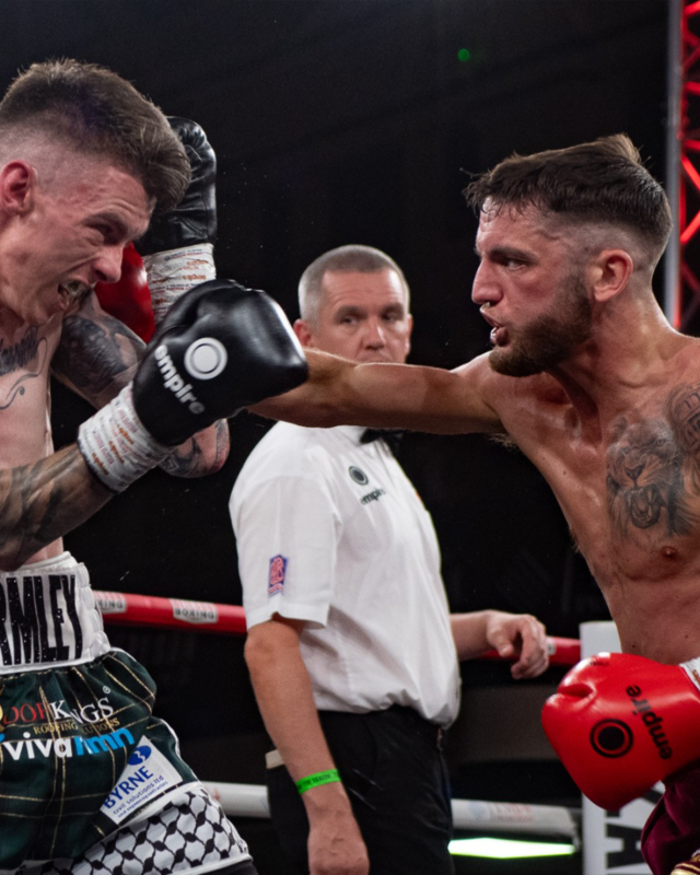 NeilsonBoxing's tweet photo. 💥 Statement Made 💥
Sonny Hardy stops Gormley in the 7th round after a fantastic fight under the lights 🔥
ㅤ
Thanks for watch.... C'Mon England 🏴
ㅤ
#NeilsonBoxing #TM14Promotions #FirstStrike https://t.co/YlDmablJfc