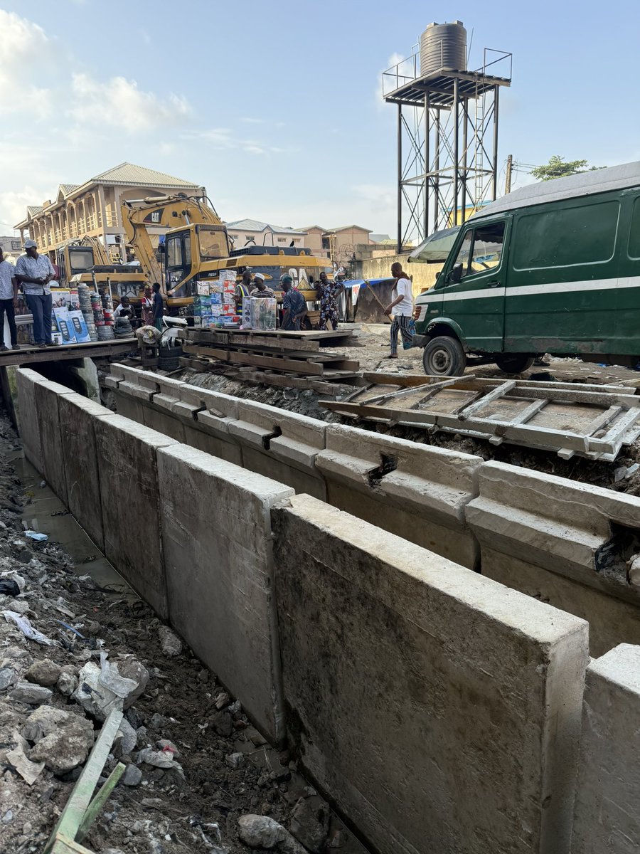 akintollgate's tweet photo. Spent the day deep in the heart of Lagos Island where raw entrepreneurial hustle meets the daily pulse of commerce that shapes markets across Nigeria. 🇳🇬
Amid the vibrant energy of everyday working Nigerians, one thing stood out: the ongoing environmental projects transforming the area. Gutters being constructed across the market zones to tackle erosion and stormwater challenges.
Even on a busy Saturday, Engineer Kamaal and his team were hard at work, delivering without disrupting the flow of business. That’s commitment!

While navigating through the stalls and customers shopping for daily needs, I ran into a fellow X follower, Gbenga @Gbengaolatunj15. He deals in quality barbing supplies and hair salon equipment, make him your go to plug. His prices are solid and service is reliable!
Big kudos to the Lagos Island local authorities and the Ministry of Environment for these visible public works. Love the progress in action.

Oga Phillip @tokunbo_wahab, your face show, your shoe dey shine!

Eko O ni Baje! Nigeria Forward 🇳🇬💚

#entreprenuerlife #smallbusinessng