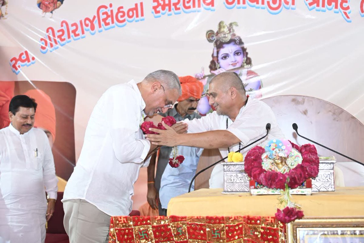 BJP4Karnavati's tweet photo. પ્રદેશ અધ્યક્ષ શ્રી @iJagdishBJP સાહેબે દેત્રોજ તાલુકાના છનીયાર ગામે આયોજિત શ્રીમદ્ ભાગવત સપ્તાહમાં ઉપસ્થિત રહી કથાનું શ્રવણ કર્યું તેમજ ગ્રામજનો સાથે આત્મીય મુલાકાત કરી.

આધ્યાત્મિક વાતાવરણમાં સૌના સુખ, સમૃદ્ધિ અને કલ્યાણની પ્રાર્થના કરી તેમજ સમાજમાં સંસ્કાર, સેવા અને સમરસતાના મૂલ્યો વધુ મજબૂત બને તેવી શુભેચ્છાઓ વ્યક્ત કરી.
