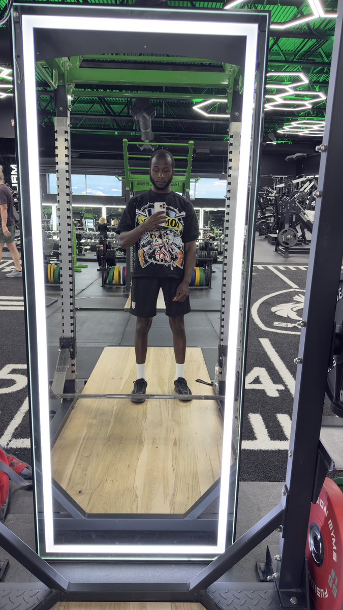 Gstaph5's tweet photo. Fell in love with the gym, im addicted https://t.co/dbsTRAU3OO