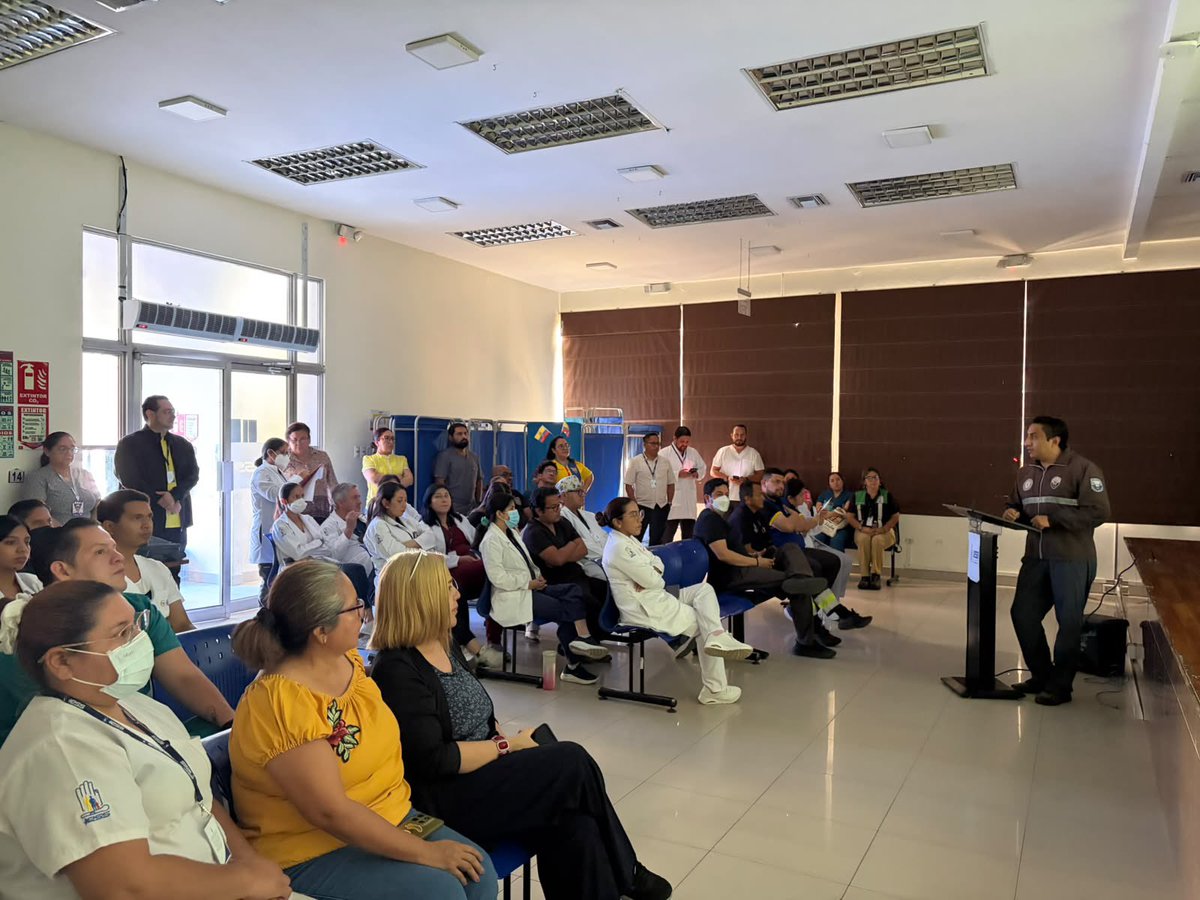 IESSGuayas's tweet photo. ¡Comprometidos con tu bienestar! 💪🏥 El Hospital del Día Norte Tarqui capacitó a su personal médico y administrativo.

Con esta actualización continua de conocimientos, reforzamos nuestro compromiso de brindar una atención ágil, eficiente y de calidad a todos nuestros afiliados. https://t.co/1gGzE9hMl4