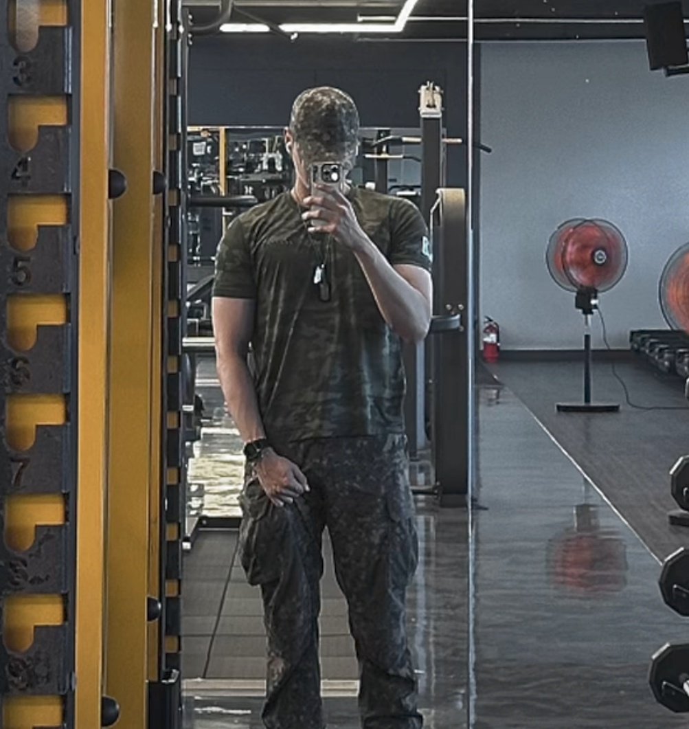 kangdanyel's tweet photo. Halo! Siapa rindu update-an dari kangdanyel? Hari ini saya latihan di gym dengan teman, lalu menyempatkan diri ambil mirror selfie untuk FlowD dan juga pacar tercinta ♡ https://t.co/NFRbBRYRJv