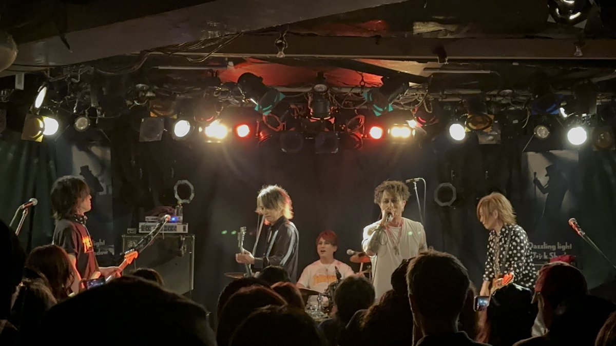 MANAMIX_HADICHI's tweet photo. 今夜は池袋手刀で13-thirteen-でした！
今日は珍しく?仁さんがめちゃフロアを煽ってました🔥😎そしてTerryさんと色々お話しして頂きました✨🎸かっちょよかったー！ https://t.co/yl1RQ58M9w