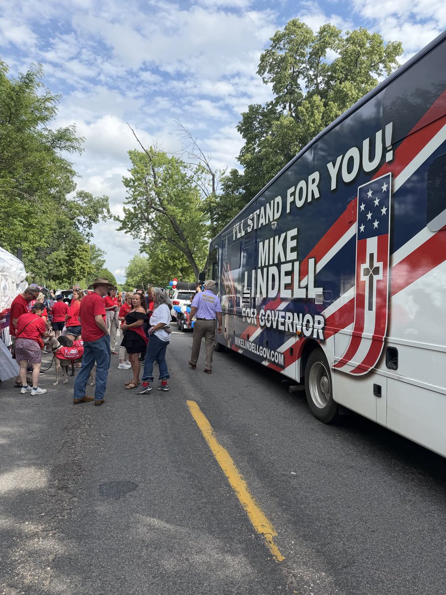 BubbyBlu29353's tweet photo. Walking the parade today! https://t.co/2gyd1VATgC