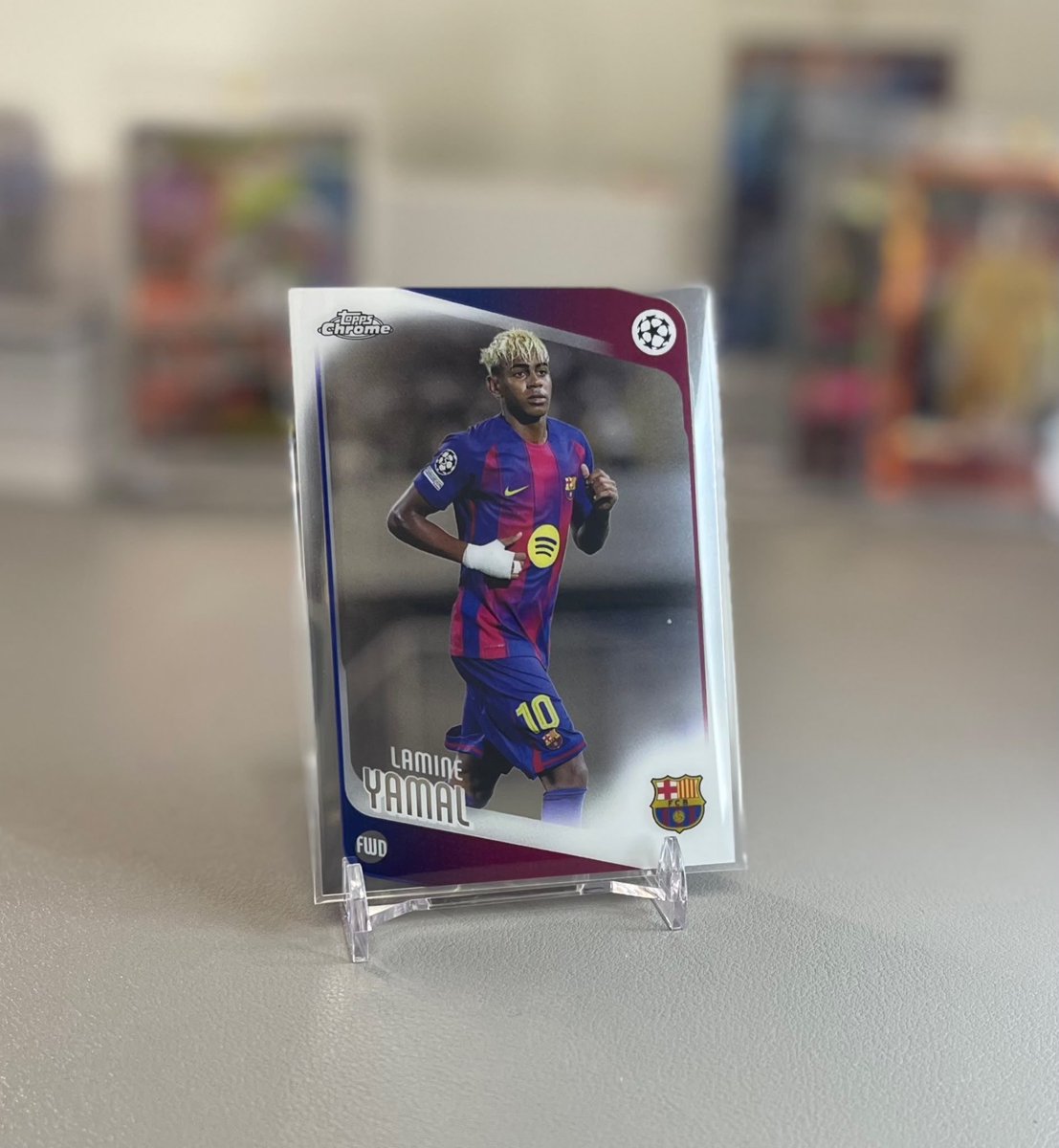 raracardsworld's tweet photo. ✨ Rising Star ✨  
Topps Chrome | Lamine Yamal ⚽️  
FC Barcelona #10 forward, UEFA Champions League edition.  
Collectors welcome to DM for inquiries.  

#LamineYamal #FCBarcelona #ToppsChrome #ChampionsLeague #CardCollector https://t.co/yPvtruLuHR