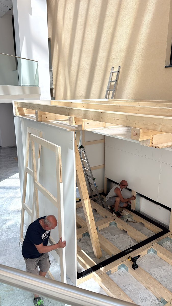 TecnobarT's tweet photo. 🎯26-06-2026  🚧 2° giorno di cantiere al ⚖👩‍⚖👨‍⚖ tribunale dell'Aquila. Tutto lo staff della #Tcnobar è impegnato a realizzare gli allestimenti degli interni presso il tribunale dell' #Aquila.
Restate aggiornati 💪💪 https://t.co/CUvhrxvQCn