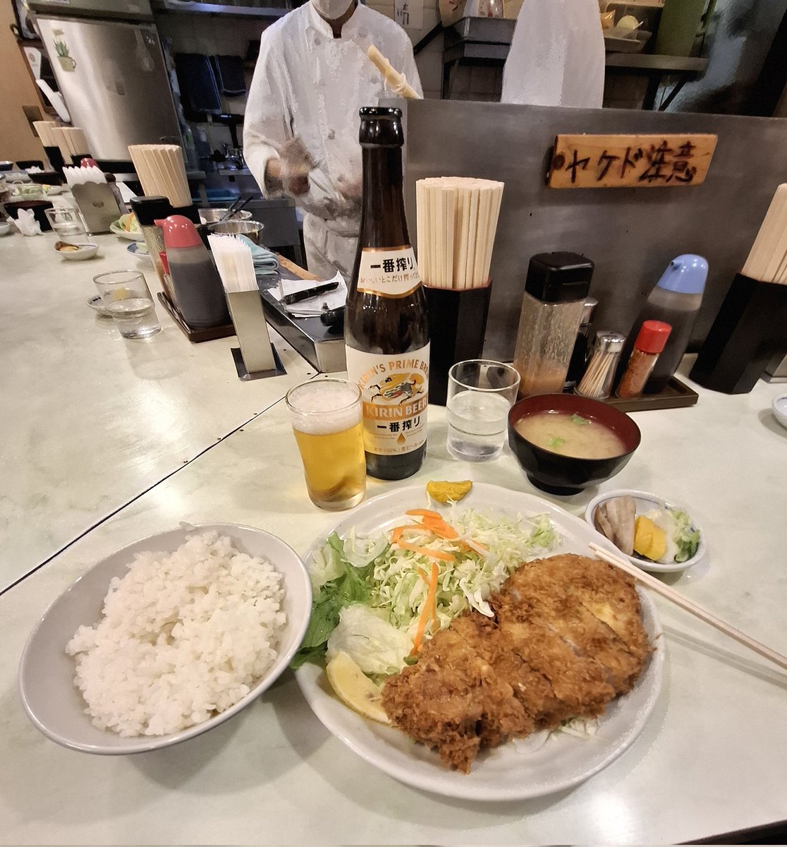 ep1king's tweet photo. パワーランチ😋
創業昭和三十七年 有楽町一筋
#とんかつあけぼの 千代田区有楽町
ロースカツ定食+ビール中瓶(キリン一番搾り)～🐷🍚🍺
#東京交通会館 #とんかつ百名店 #有楽町グルメ https://t.co/y7OMjxeCkR