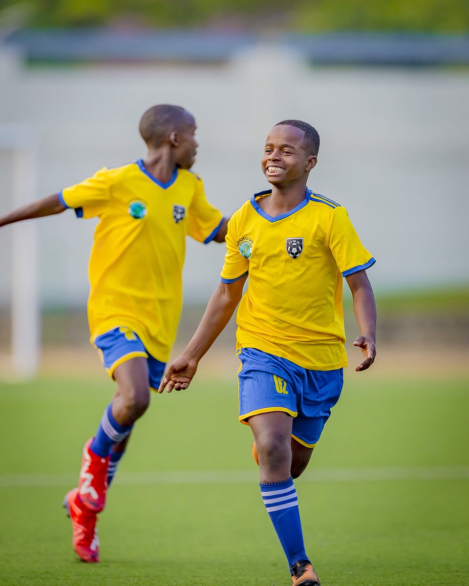 FERWAFA's tweet photo. FIFA TDS COMPETITIONS RWANDA

Umukino wa nyuma mu cyiciro cy’abahungu batarengeje imyaka 14 urangiye!

PSG Football Academy 3-3 Kayonza Modern 

Kuri penaliti, Kayonza Modern yatsinze 4-3, yegukana igikombe cya FIFA TDS Competitions Rwanda U14.

#FIFATDSRwanda https://t.co/eKiNndNgKI