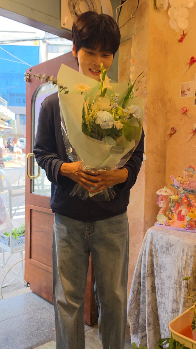 ijyaNNN's tweet photo. 올해도 좋은 시간됐길🫪 생일축하하고 항시 응원하고 많이 좋아해요🍭🫶💕
@CHA_NNNNN https://t.co/kq6znBDSXu