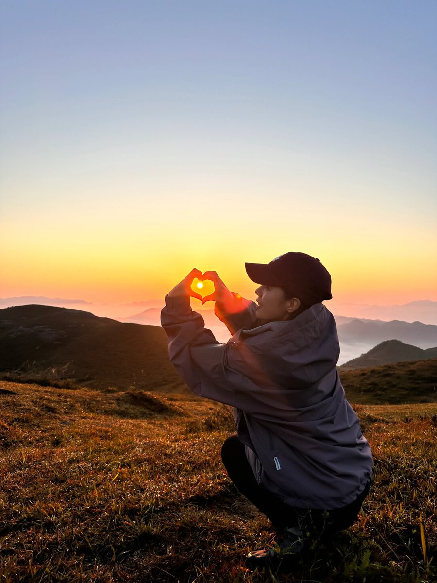 care_bearss's tweet photo. Starting in photography Remember: light is everything. Try shooting golden hour (1hr after sunrise/1hr before sunset) first—soft, warm light makes every shot look way better, no fancy gear needed! https://t.co/9J4WhKjQoD