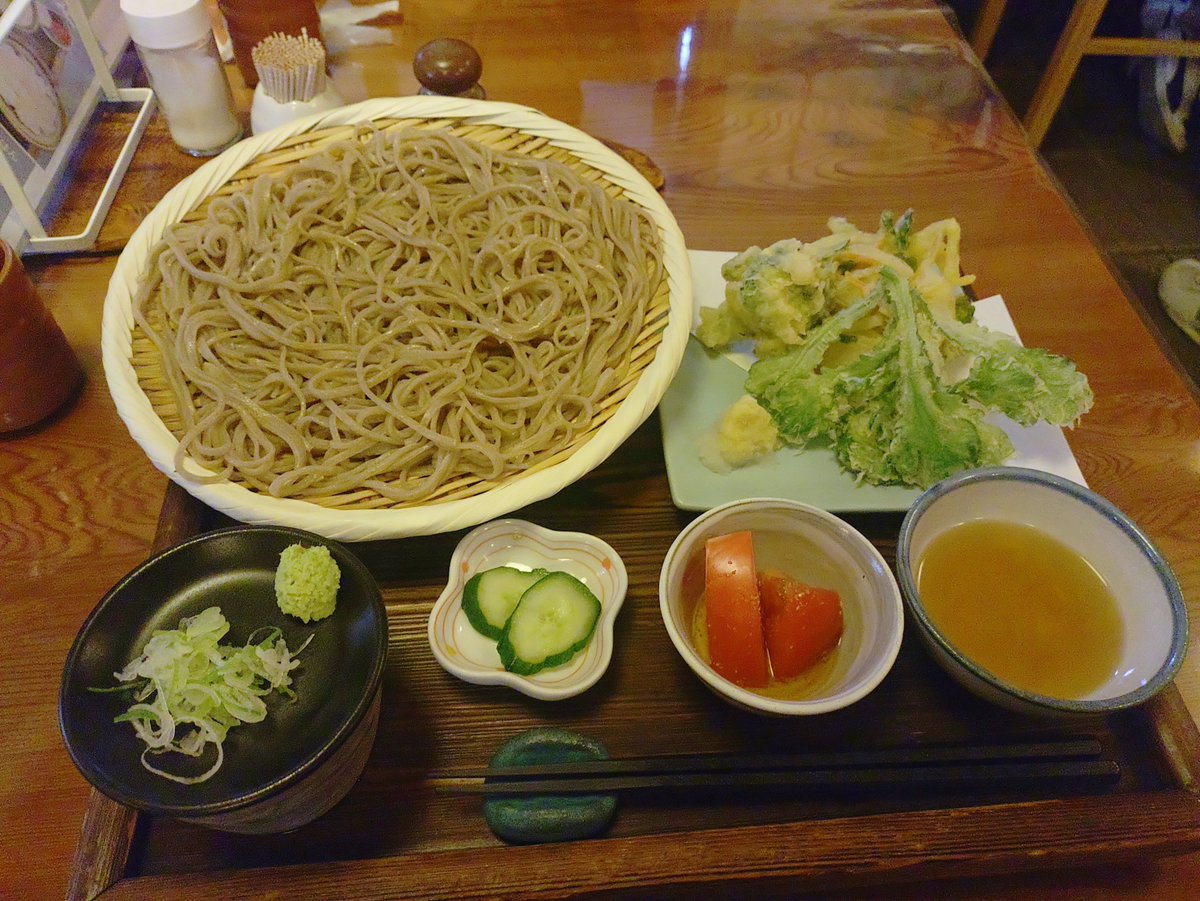 BanBanBambi's tweet photo. 今日の昼御飯～🍱🥢
本当に隠れ家的な場所にあり、ナビがなければ辿り着けなかった🧭
お目当ての蕎香セットが前の組で売り切れてしまい残念🥹
でも頂いた天もりも美味しかったです🤤
＃農家そば処通の隠れ家蕎香
#農家そば処
#通の隠れ家
#蕎香
#栃木県下都賀郡壬生町下稲葉
#天もり https://t.co/vgl61OsPbz