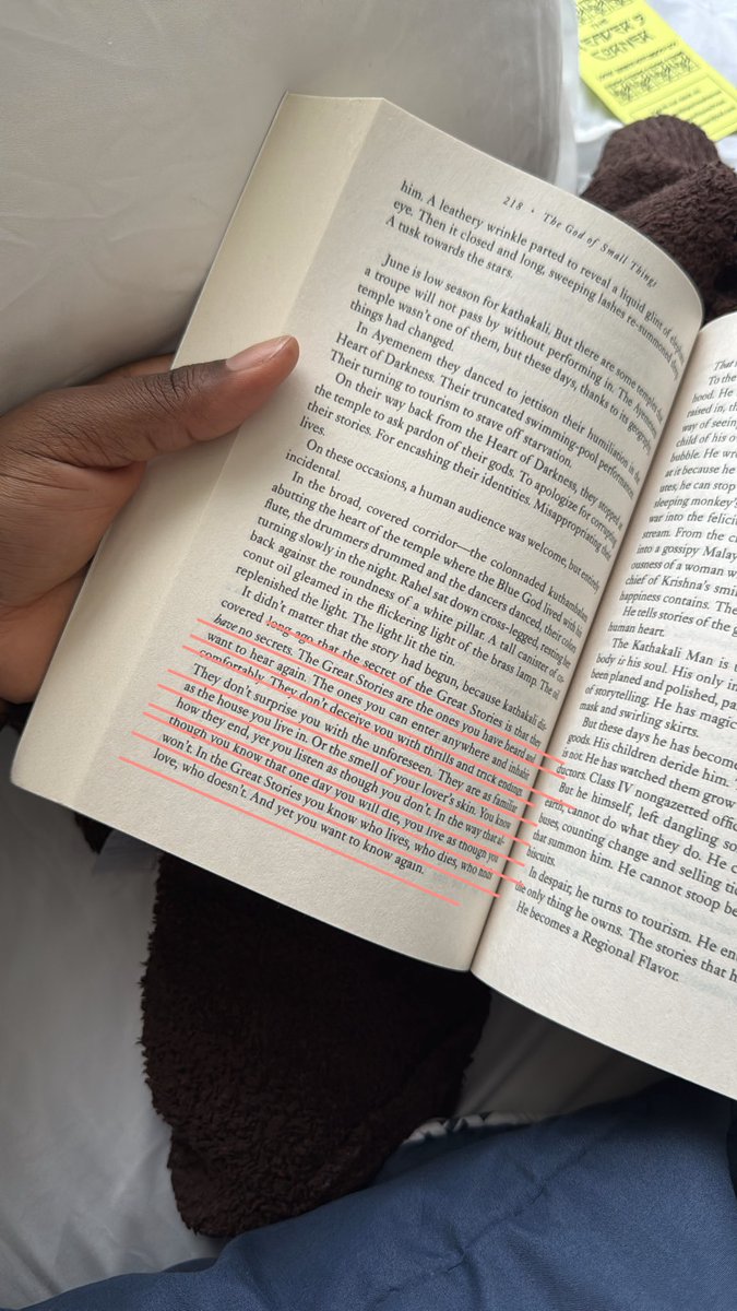 ___presh's tweet photo. Exactly how I felt while reading “The God of Small Things” https://t.co/FTZXMhCpQZ