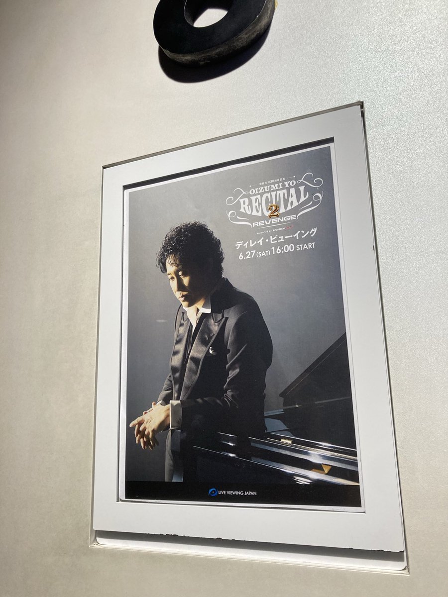 etranger_parade's tweet photo. ディレビュ組でした！リサイタル2が良すぎてすっかりすべてが終わった後になってペンラを購入🌻一緒に観たお母んといつかリサイタル参戦することを約束した！ https://t.co/2Ew8ppXpcs