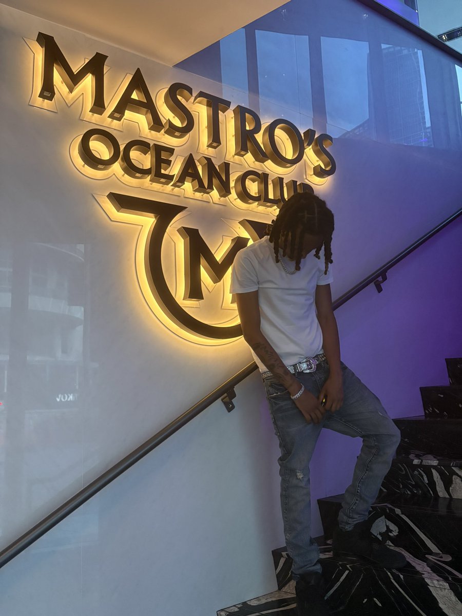 IdkBx83's tweet photo. I needa go back to Miami🥺😔 NYC is boring https://t.co/MuqdGGYrjK