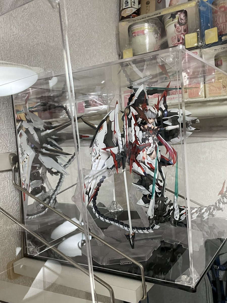 Suzu2251's tweet photo. 紫微星　白
ようやく組み上がった。
予想以上にサイズデカくて用意してたアクリルケースでは余裕無くてきつい。
ワンサイズ大きいの買い直さないとな。 https://t.co/VmRjzRx5jl