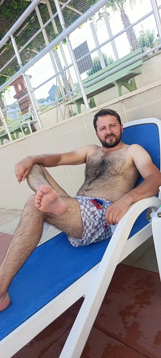 hairy_males's tweet photo. #hairyman #hairymale #hairyvhest #hairylegs #hairybally #manfeet #feet #foot #beard #naturalman #naturalstraightman https://t.co/6WY6lv3aMv