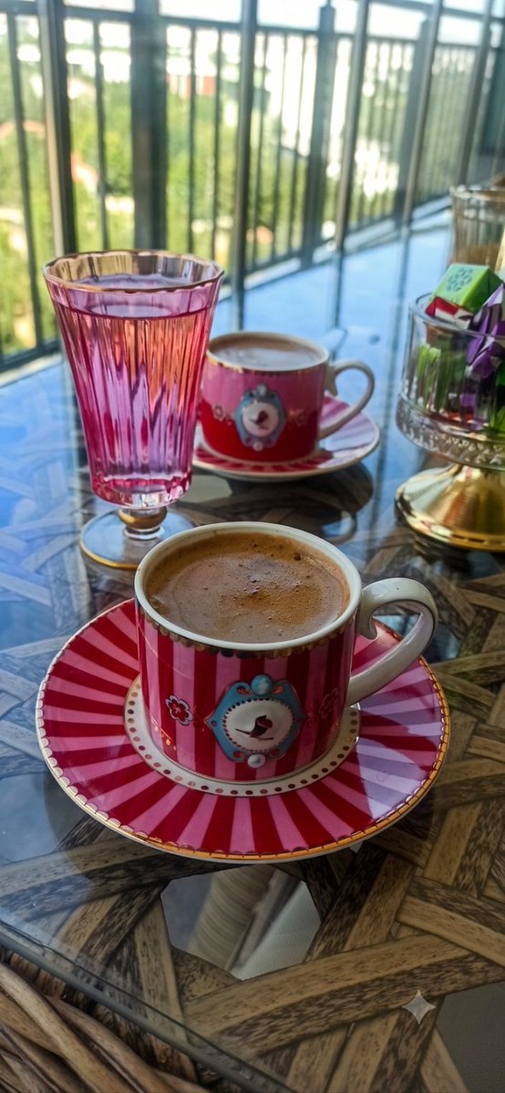 Asya_6552's tweet photo. Kahve bahaneydi demiycem. Kahve şahaneydi, ama karşımdaki insan sadece" işi düşünce" değil" içi düşünce"gelen cinstendi.. https://t.co/DEM960T35g