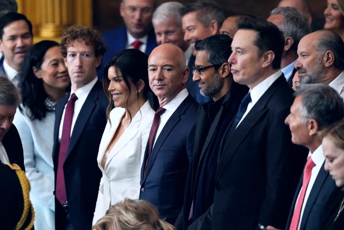 sofivneumann's tweet photo. Week ended with 11 US 🇺🇸 public companies hitting $1T+ valuations

Nvidia $NVDA $4.7T
Apple $AAPL $4.2T
Google $GOOGL $4.1T
Microsoft $MSFT $2.8T
Amazon $AMZN $2.5T
SpaceX $SPCX $2T
Broadcom $AVGO $1.7T
Tesla $TSLA $1.4T
Meta $META $1.4T
Micron $MU $1.3T
Eli Lilly https://t.co/M5qIgnXfhF