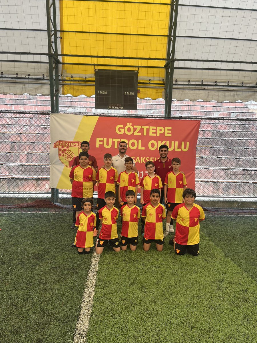 GoztepeFO's tweet photo. Koordinatörümüz Yusuf İnci, Göztepe Başakşehir Futbol Okulunu ziyaret etti. 🏫⚽️

Göztepe Futbol Okulları her yerde! @goztepebasaksehirfutbolokulu 

#GöztepeFutbolOkulları #GöztepeninGeleceği https://t.co/rI4HHml6Ug