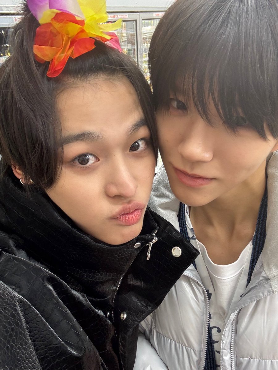 kimuuu0u0's tweet photo. 말문이막힘 https://t.co/S4YHAz3hyv