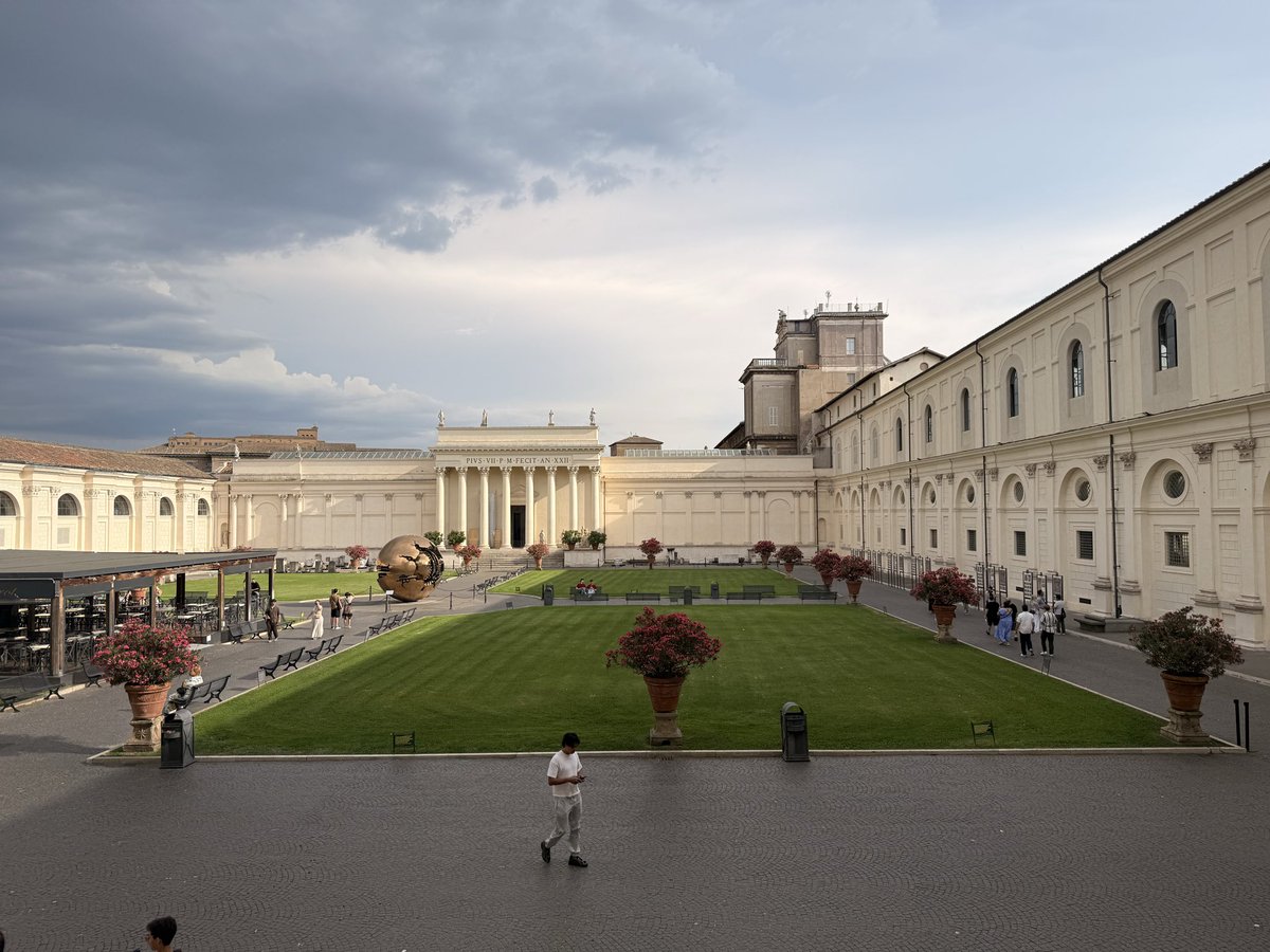 CebiGreen's tweet photo. เที่ยว Rome แก้เซ็ง 

Vatican Museum สวยมาก ตาแตก https://t.co/q80NyGMVAN
