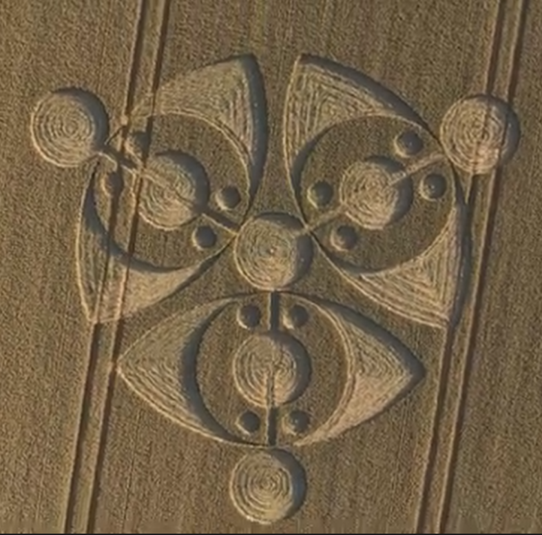 jaimemaussan1's tweet photo. Un excepcional círculo de cultivo, fue reportado en la meca de los Crop Circles, Wiltshire en Inglaterra el pasado 15 de junio de 2026. https://t.co/u18fcRxYUw