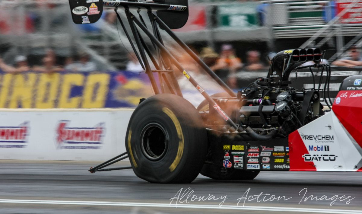 Matt_Alloway_37's tweet photo. @Doug_Kalitta in action on Friday with @NHRA @SummitRacing Park

View the entire gallery at: https://t.co/WWck4Aj6TC https://t.co/BFHlNz6CeC