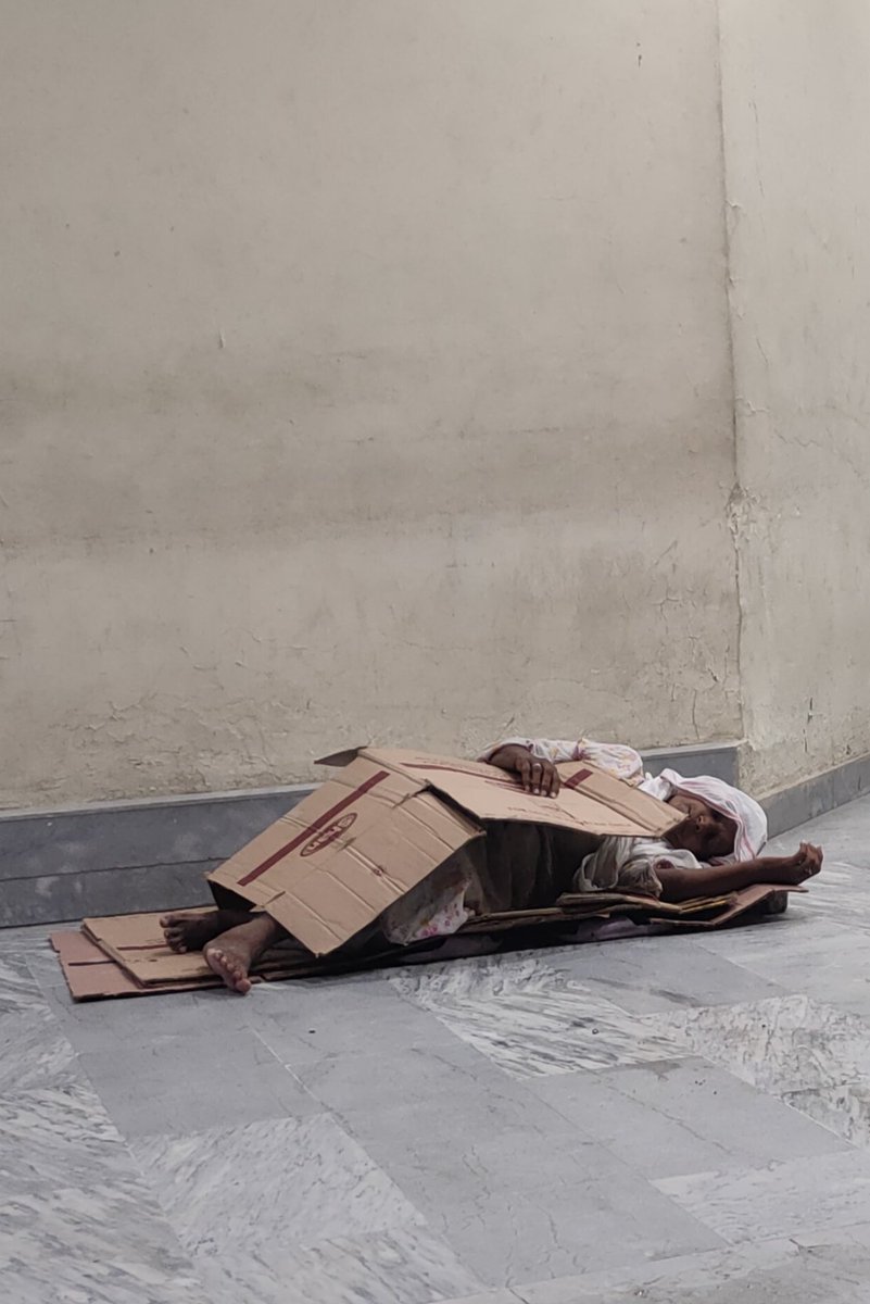 ImranMaher_s's tweet photo. Life is not the bed of roses
#humanity #powerty #Unitednations #UNDP https://t.co/laII2OWyfw