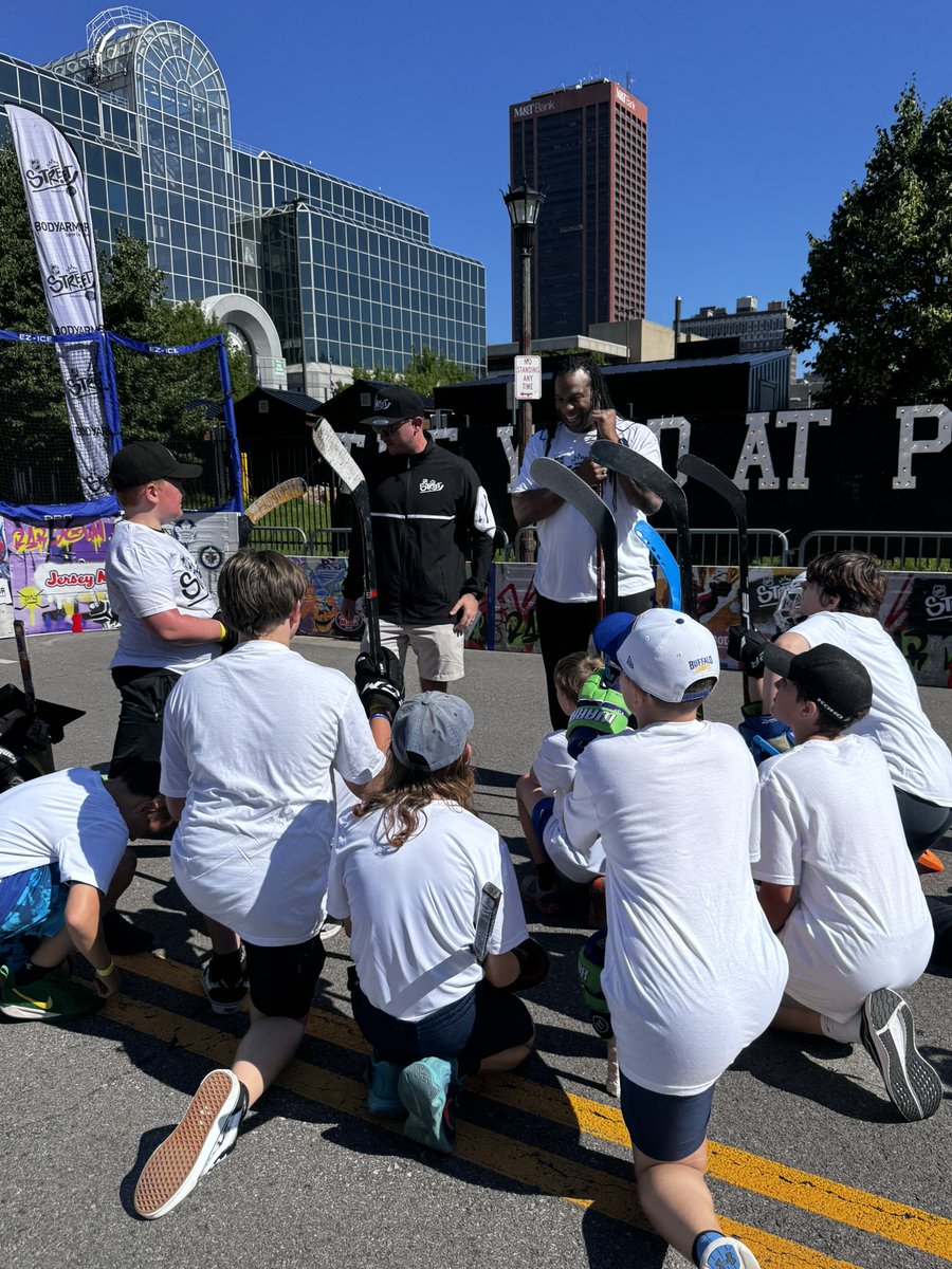 GeorgesLaraque's tweet photo. Je m’amuse tellement avec les enfants à Buffalo!

Soo much fun in Buffalo with the kids!

@NHL @PlayerInclusion https://t.co/xosq2M4CQJ